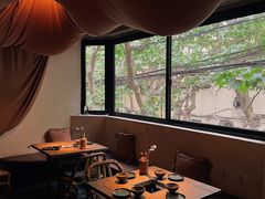 靠窗位-毛辣果·酸