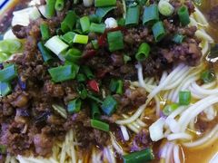 -渝之汇牛肉豌杂面