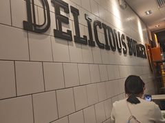 -麦当劳(上海虹桥站30B检票口楼上)