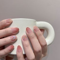-花岐款式专研健康美甲沙龙