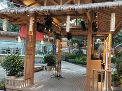 -茅草房·河畔园林火锅