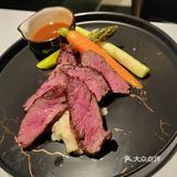 月球漫步下的晚餐