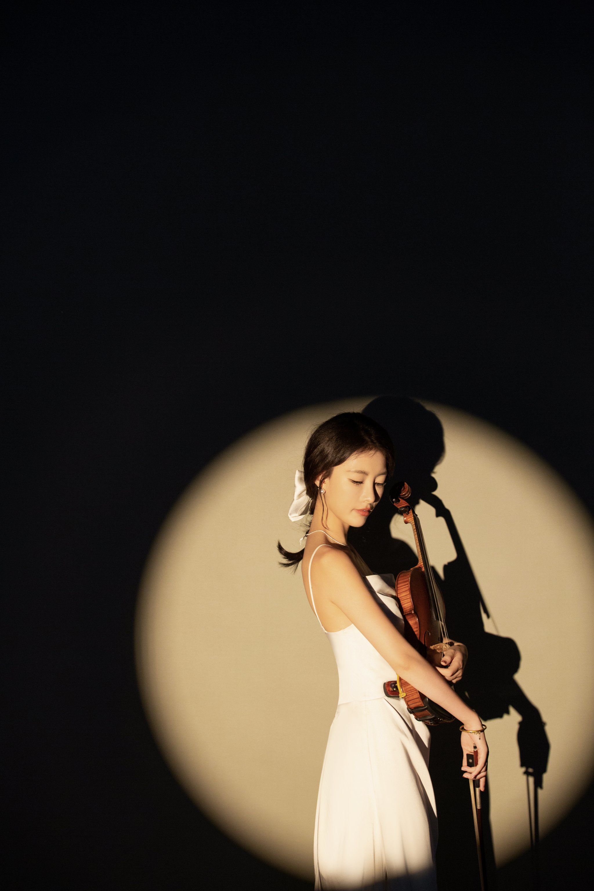 与琴相伴的第17年
和我的小提琴合个影
在音乐的世界