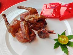 沙田玻璃乳鸽-馋遇江南·精致湖景雅宴(东方之门店)