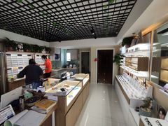 -视野联行眼镜·蔡司授权店(长白万象汇店)