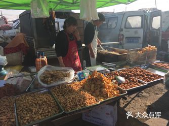 位置：在白庙村里面。 环境：有专门的停车场和厕所。停