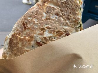 北下朱的店面朱来往往，只有烧饼一直都在
