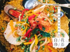 -香格里拉鱼跃地中海西餐厅·牛排披萨