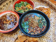 -爆炸头阿姨小四川正宗川味小吃(无任何分店)