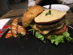 -HIGH FIVE哈福手工汉堡(桂林路店)