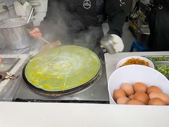 草鸡蛋菠菜煎饼果子-何太吉·煎饼果子(海防路店)