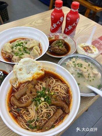 这不是重庆是长沙的万家丽边上的小面店