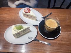 草莓奶油蛋糕-black rainbow coffee