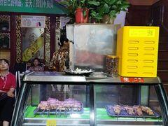 -烤肉小伙烤肉店