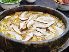 -南渝食府.墨脱石锅松茸鸡