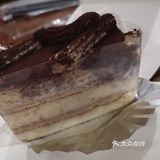 一顿吃三片有点太饱了。这个提拉米苏蛋糕真的不推荐