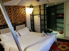 -喜鹊愉家酒店(郑州曼哈顿博览中心地铁站店)