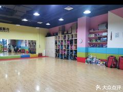 -米高蓝斯克国际轮滑中心(中铁建店)