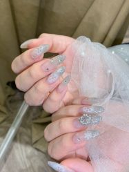 -花岐款式专研健康美甲沙龙