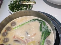 -洪氏嗨捞·广东猪肚鸡·椰子鸡火锅(西咸万象城店)