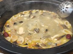 菌汤-菌乡缘·野生菌蒸汽鱼火锅(江边夜市店)