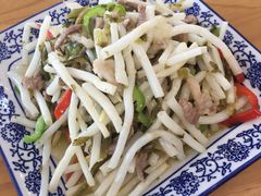 雪菜炒芦苇根肉丝-品鲜村农家菜·阳澄湖大闸蟹(总店)