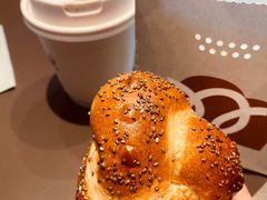 奇亚籽红豆碱水面包-Seesaw Coffee(苏州中心店)