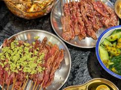 湿辣牛肉-何妹湿辣牛肉·粤式烧烤砂煲(桂雅路店)