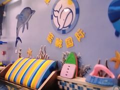 -蓝鲸国际少儿游泳训练中心(群力店)