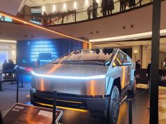 -TESLA 特斯拉(上海太古汇体验店)