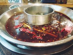 鸳鸯锅底-好汉锅园林秘制老火锅 柴火霸王鸡(金沙店)