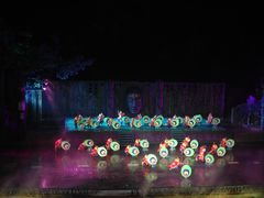 暴雨山洪表演-横店影视城梦幻谷园区