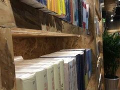 -新华里咖啡书吧(新华书店小寨店)
