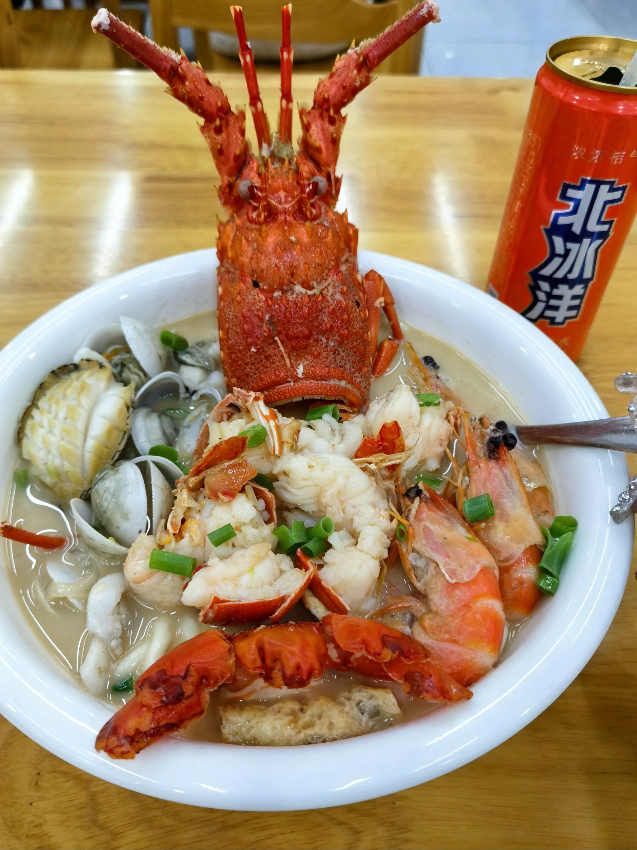 不愧是现在火爆排队的海鲜面