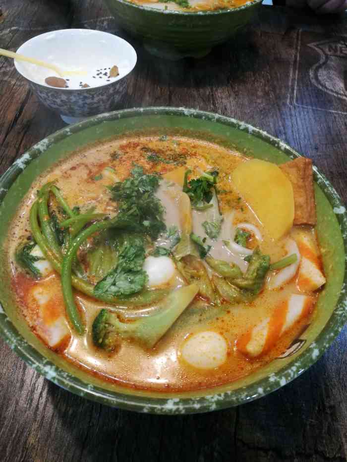 马金龙麻辣烫-"该店在二楼第一个门面,这家店里面是回族人.