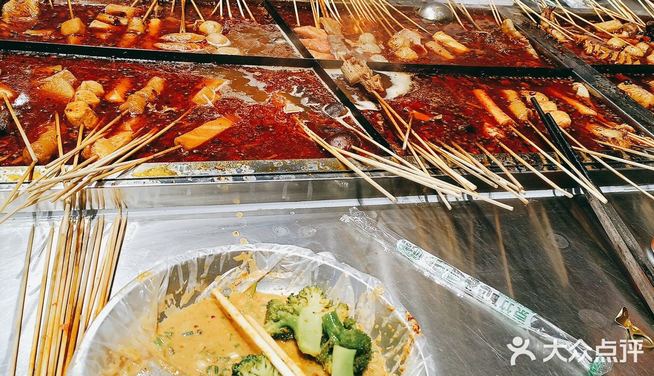 胖子串串香是接地气情侣的天堂