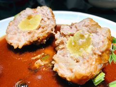 鸭蛋黄狮子头-梅飞酒家(名辉豪庭店)