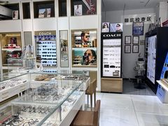 -美式眼镜·授权蔡司.依视路.尼康.豪雅.明月(人民广场店)