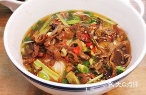 Fatty Intestine Stir-Fried with Preserved Sausage Noodles