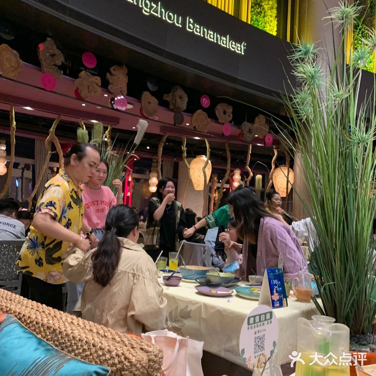 菠萝海鲜饭全场最惊艳 好吃料很丰富 有葡萄干肉松