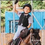 可是今天告诉大家，娃娃也可以培养马术的呢！