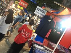 -吴山路夜市