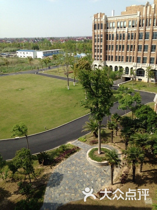 上海外国语大学贤达经济人文学院