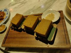 松糕夹煎堆-广州花园酒店荔湾亭·地道点心·粤式饮茶