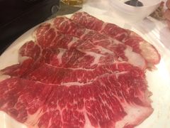 安格斯牛肉-鲜入围煮花胶鸡海鲜火锅