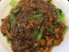 肉沫黄蘑小白菜-老码头黑皮肘子锅包肉(文政街店)