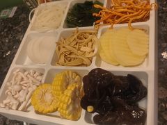 -一席地·本地鸡窝·杭帮鸡火锅(萧山银隆百货店)