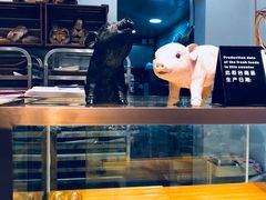 面包甜点陈列柜-WHEN PIGS FLY当猪飞