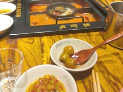 -老牌坊云南鱼豆花火锅(爱建店)