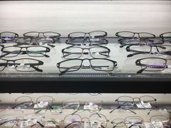 -LOGO眼镜·蔡司品牌折扣店(龙华清湖店)